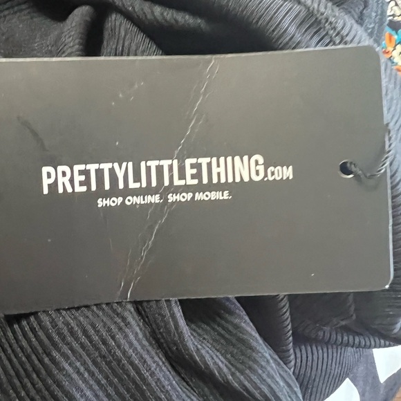 PrettyLittleThing Black Fitted Crop Bodysuit - Picture 12 of 12